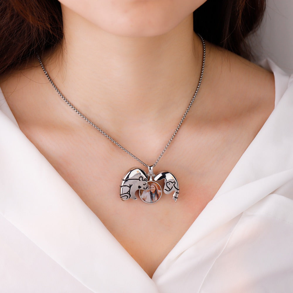 Heart-shaped Bear Hug Locket Necklace For Mother's Day-L012