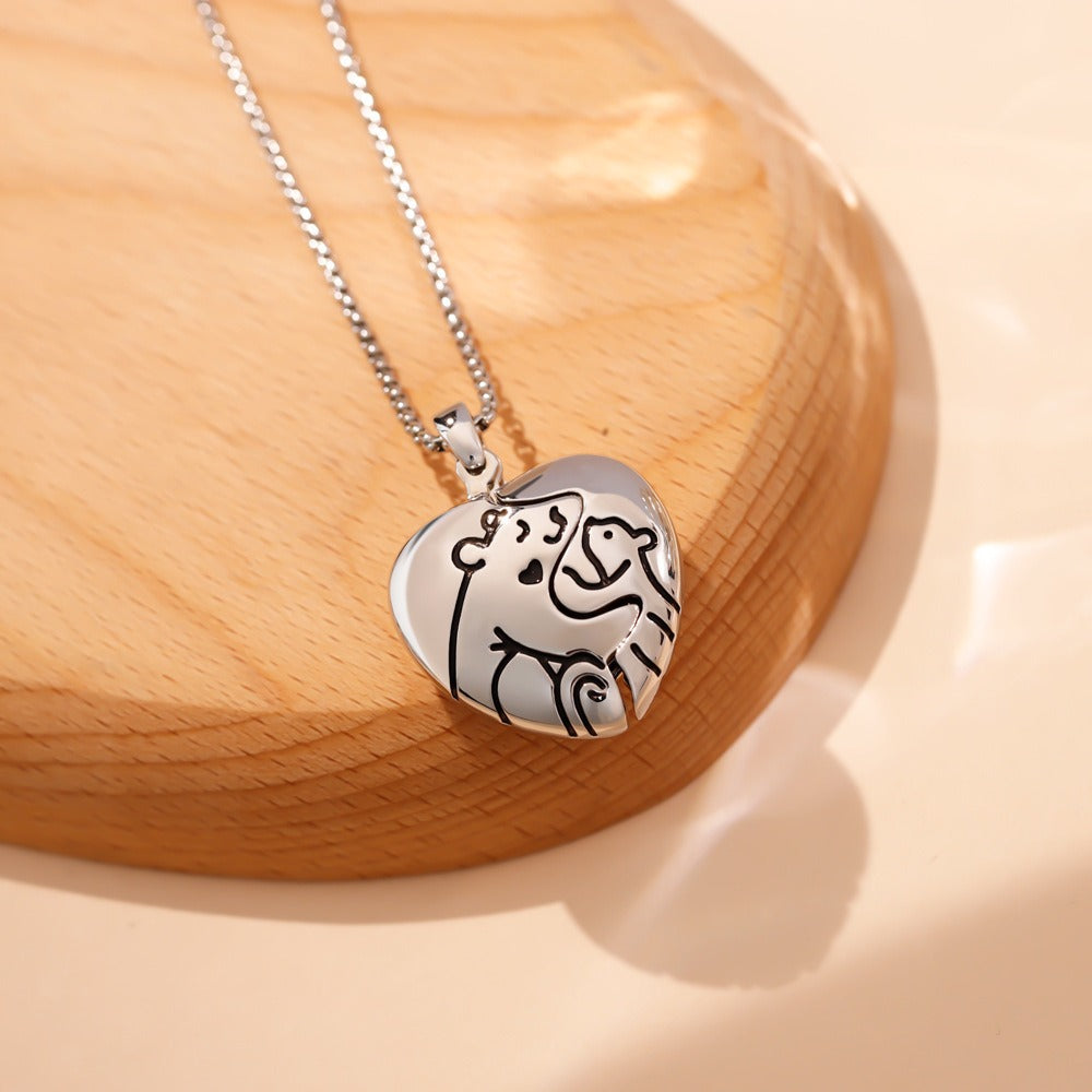 Heart-shaped Bear Hug Locket Necklace For Mother's Day-L012